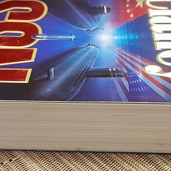 Set of 2 large paperback Tom Clancy Novels. - Picture 14 of 16